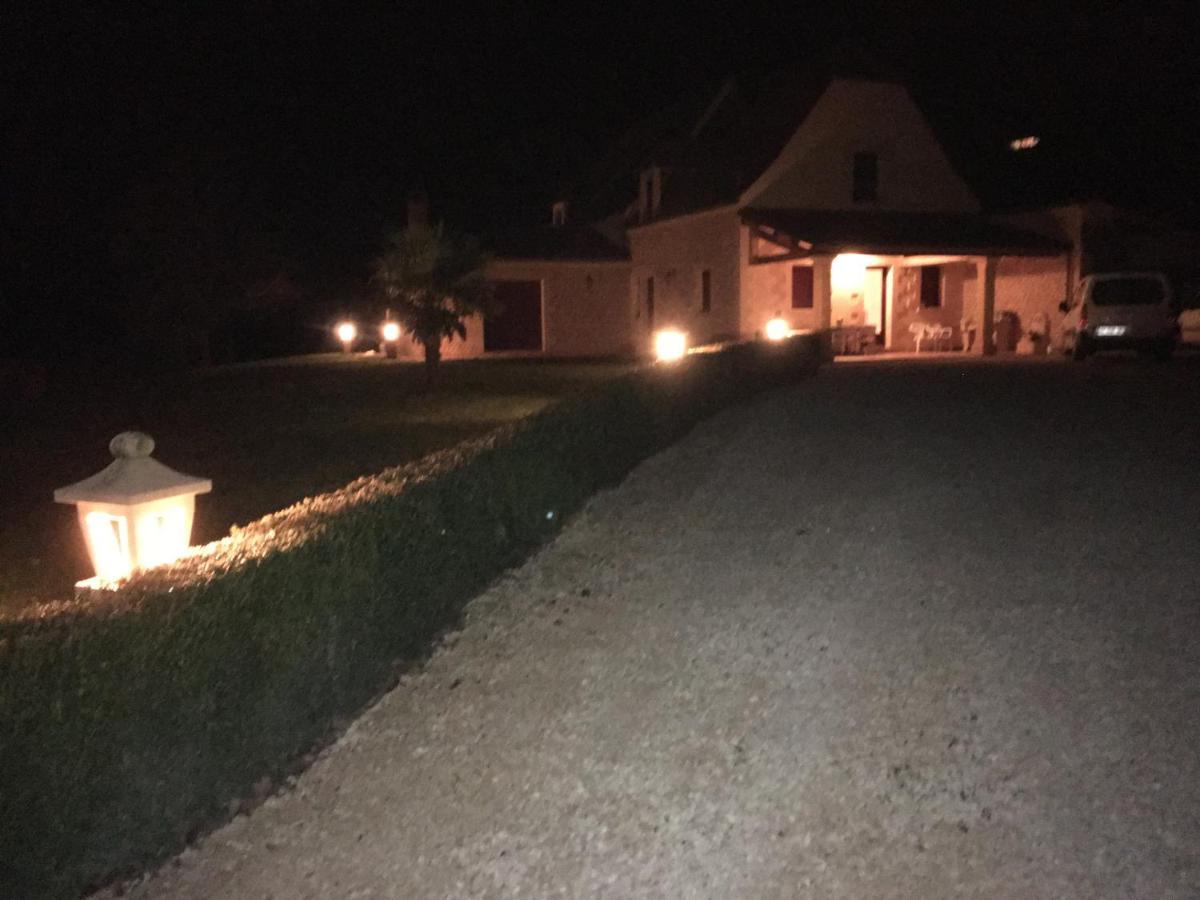 Chez Bernadette Et Victor Bed & Breakfast Vitrac  Bagian luar foto